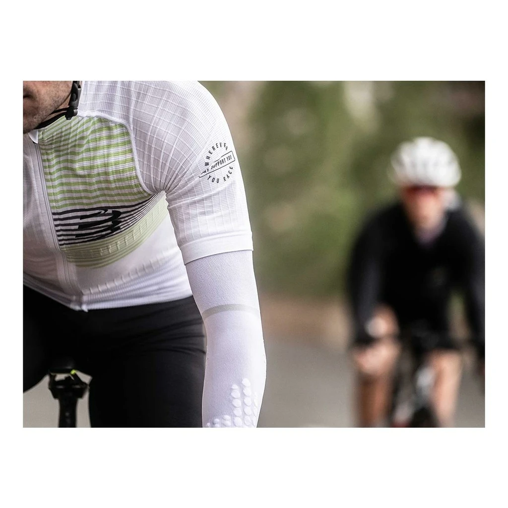 Compressport Armforce Ultralight Blanc 4 Compressport Armforce Ultralight Blanc – Image 2