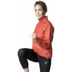 Odlo Veste Zeroweight Femme Rouge -Sportswear Magasin main 313711 30837 Model Front Crop 1 684e