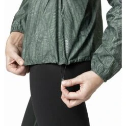 Odlo Veste Zeroweight Print Femme Vert 9 Odlo Veste Zeroweight Print Femme Vert -Sportswear Magasin main 313921 40414 Model Detail Crop 2 1 8862
