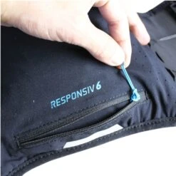 Raidlight Responsiv 6L Bleu -Sportswear Magasin main Details poche arriere RESPONSIV VEST 6L GRJMB55 1800x1800 8af5