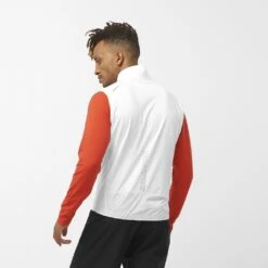 Salomon Light Vest Homme 12 Salomon Light Vest Homme -Sportswear Magasin main LC1866800 1 MOD lightvest white run m.png.high res 5d28