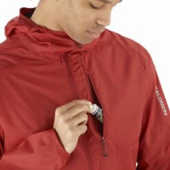 Salomon Bonatti Cross Wind Homme Rouge -Sportswear Magasin main LC2136100 6 MOD bonatticrossfzhoodie reddaliacarbon chestpocket m c773