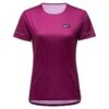 Gore Wear Contest Daily T-Shirt Femme Violet -Sportswear Magasin main eyJwYXRoIjoiZ29yZVwvYWNjb3VudHNcL2U0XC80MDAwMTU5XC9wcm9qZWN0c1wvMzIxXC9hc3 0213