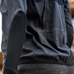 Compressport Hurricane Windproof Jacket Homme Noir 7 Compressport Hurricane Windproof Jacket Homme Noir -Sportswear Magasin main hurricane windproof jacket m black 2 854b